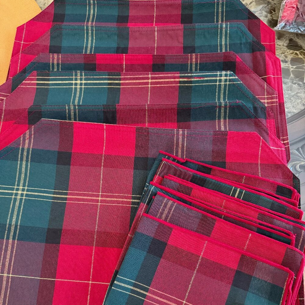 The American Home Collection Tablecloth & Matching Placemates & Napkins